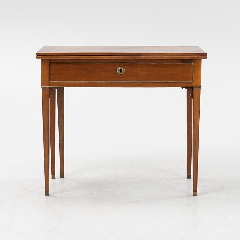 A late Gustavian cardtable. from around the year 1800-.