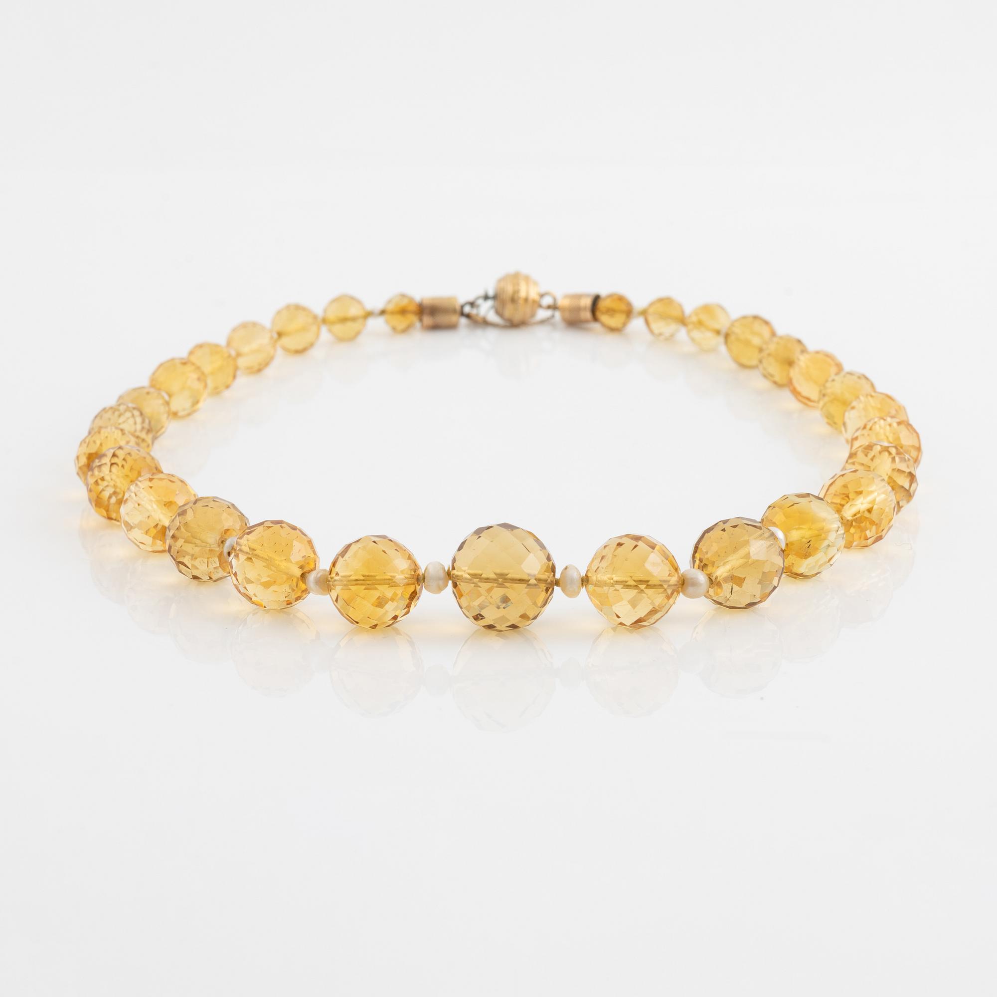 Citrine and pearl necklace.