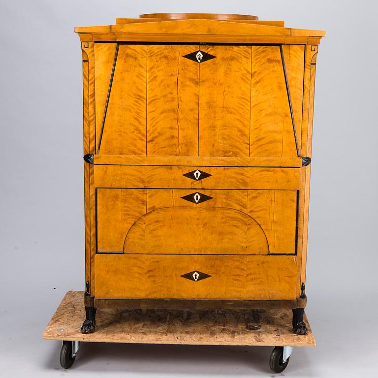 An early 19th century A SECRETAIRE CHEST OF DRAWERS.