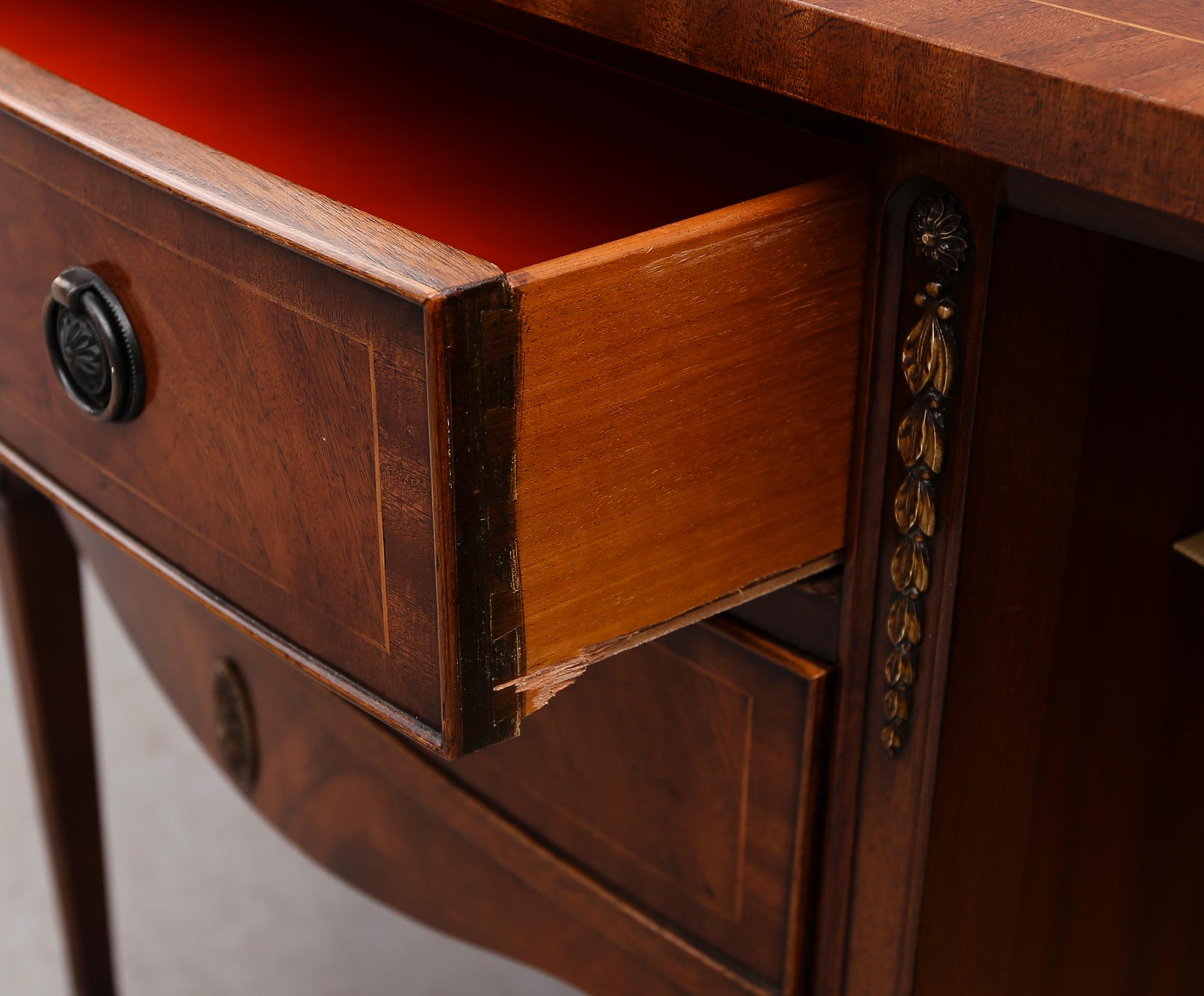 SIDEBOARD, England, 1900-talets andra hälft.
