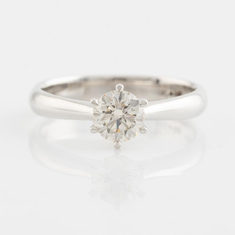Ring med briljantslipad diamant.