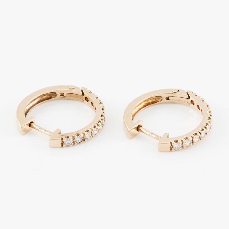 Earrings, hoops, 14K gold with brilliant-cut diamonds.