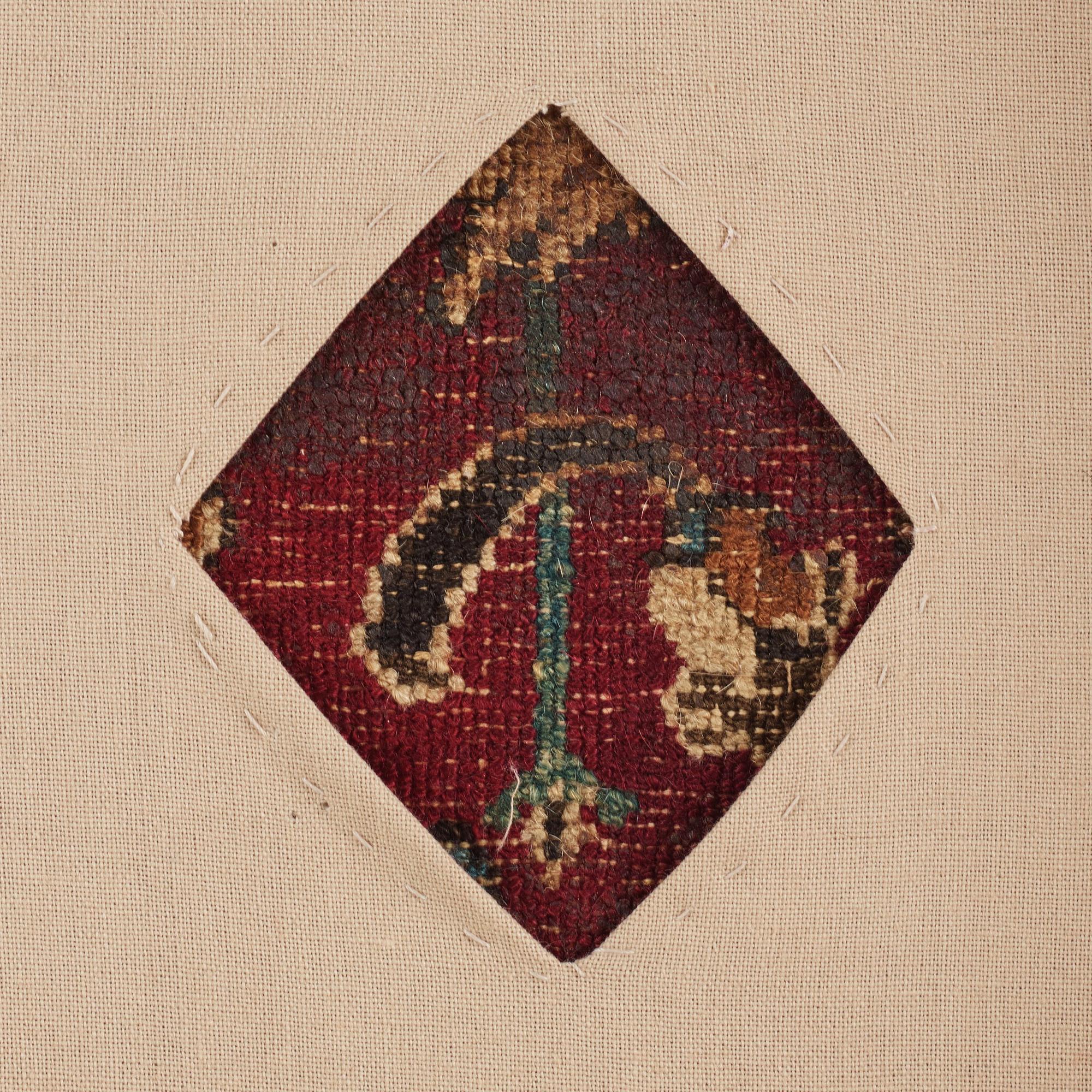 MOGULMATTA/"INDO-PERSISK", FRAGMENT, ca 175 x 60,5 cm, sannolikt 1600-tal. Inramat.