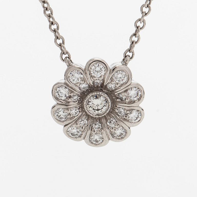 Tiffany & Co, a platinum necklace with brilliant-cut diamonds.