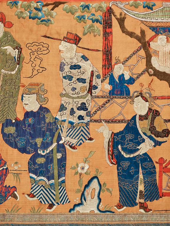 A large embroidered silk panel, late Qing dynasty.