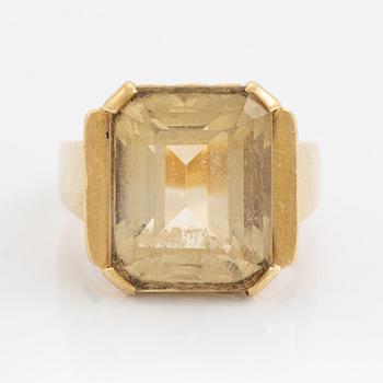 18K gold and emerald cut citrine ring.