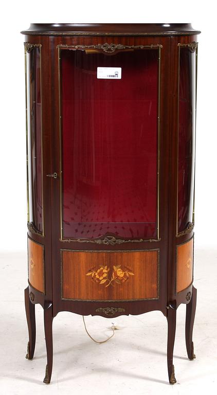 VITRINSKÅP, Louis XV-stil, 1900-tal.