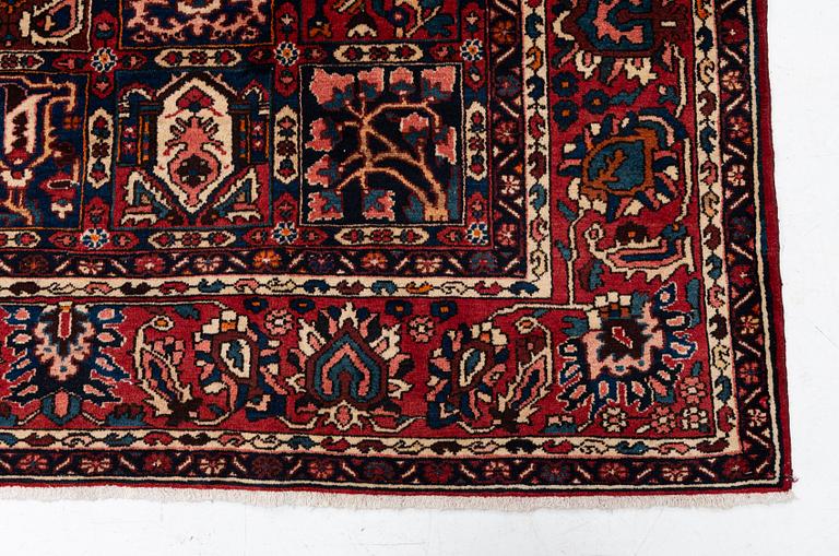 Carpet, Bakhtiari, approx. 380 x 305 cm.