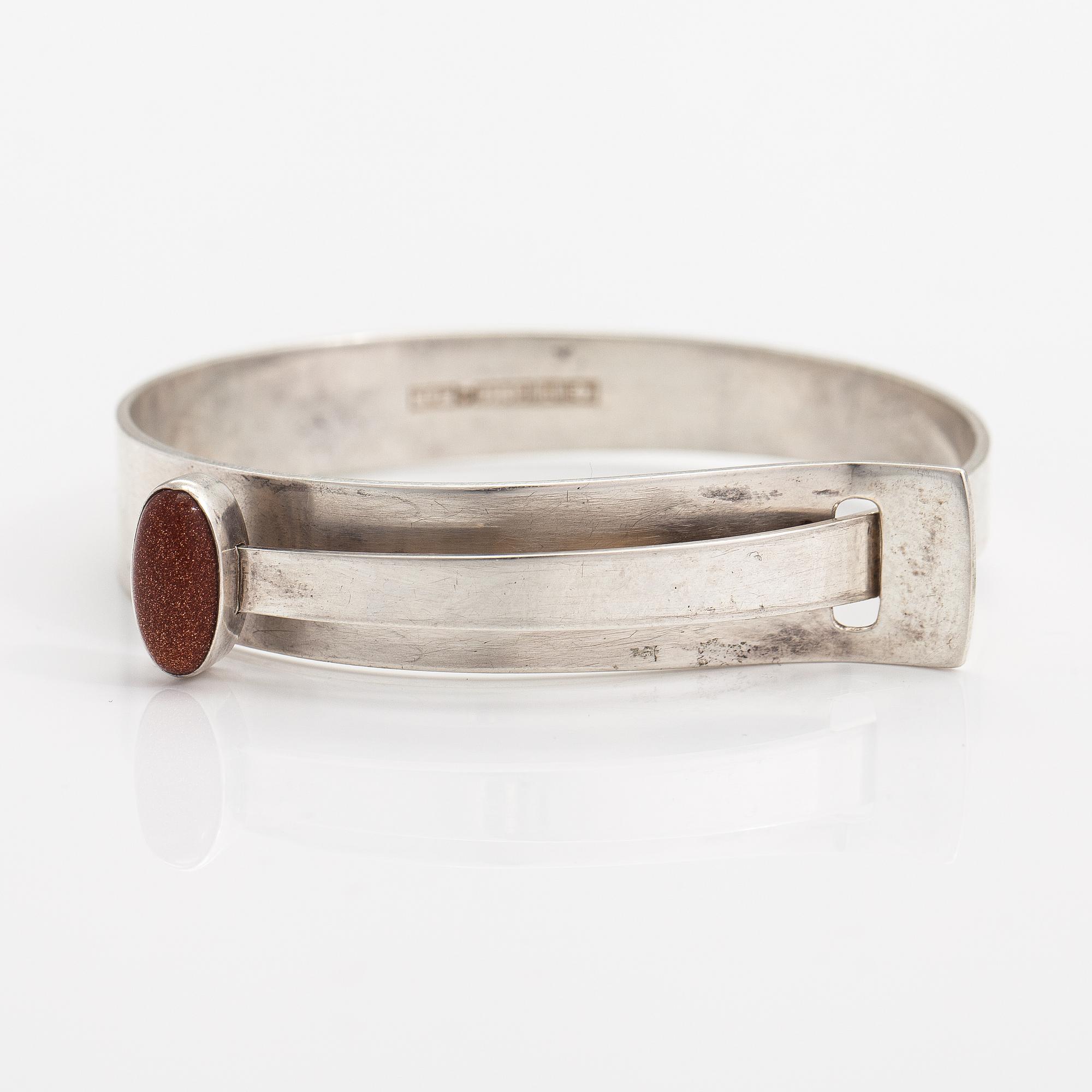 Elis Kauppi, A silver bracelet with a goldstone. Kupittaan kulta, Turku 1958.