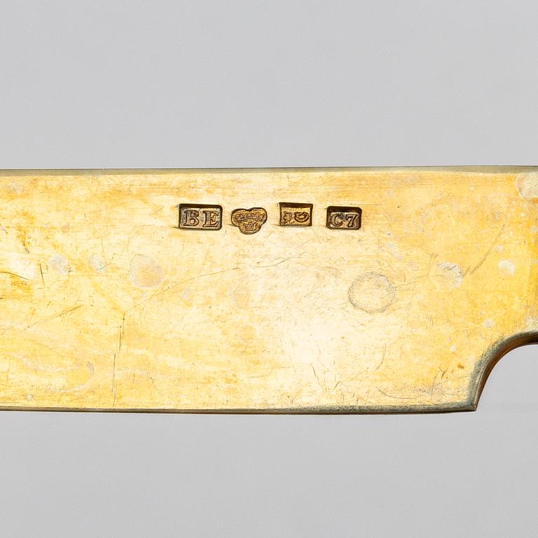 Johan Petter Grönvall, dessertbestick, 36 st, förgyllt silver, Stockholm 1818-1821, knivarna av Bernt Erlandsson,