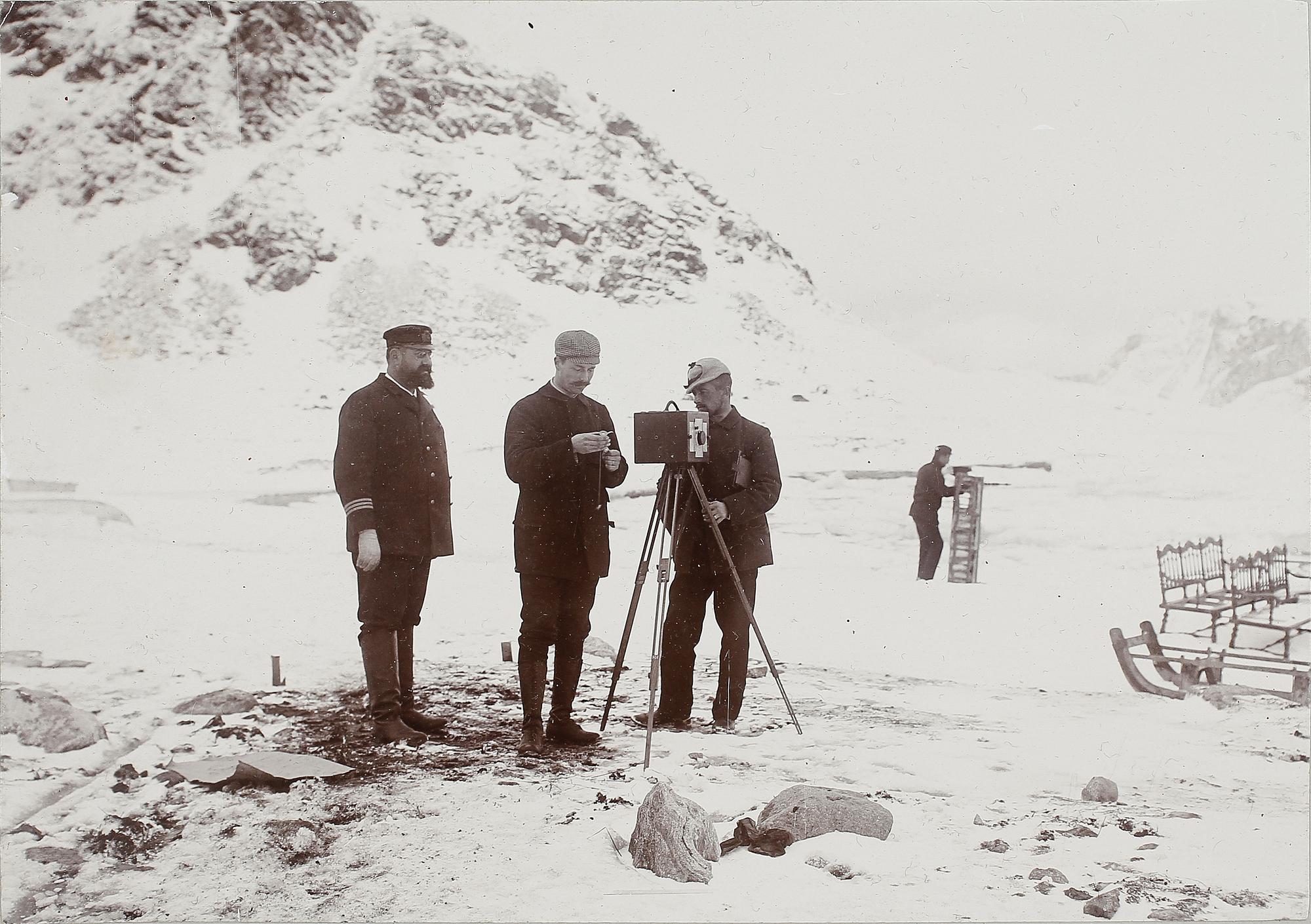 G & H HASSELBLAD, 4 st fotografier från Andrées polarexpedition 1897.
