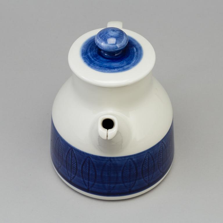 HERTHA BENGTSSON, servisdelar, 24 delar porslin, "Koka blå", Rörstrand, i produktion 1956-1988.