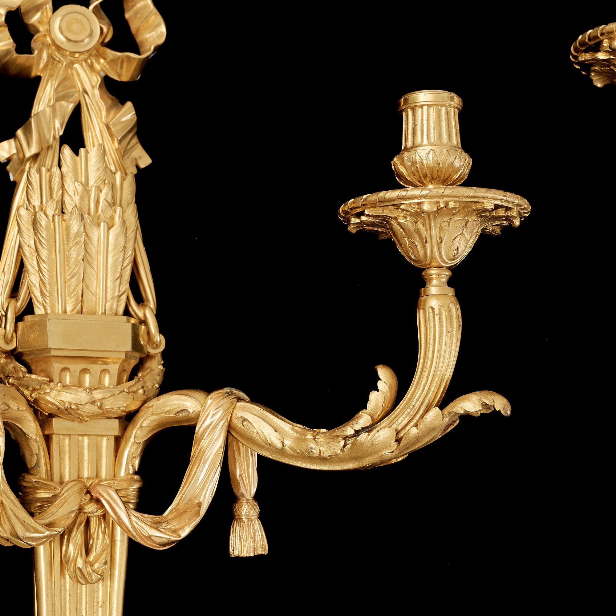 APPLIQUER, för två ljus, fyra stycken, av Victor Paillard (1805-1886). Louis XVI-stil, 1800-talets andra hälft.
