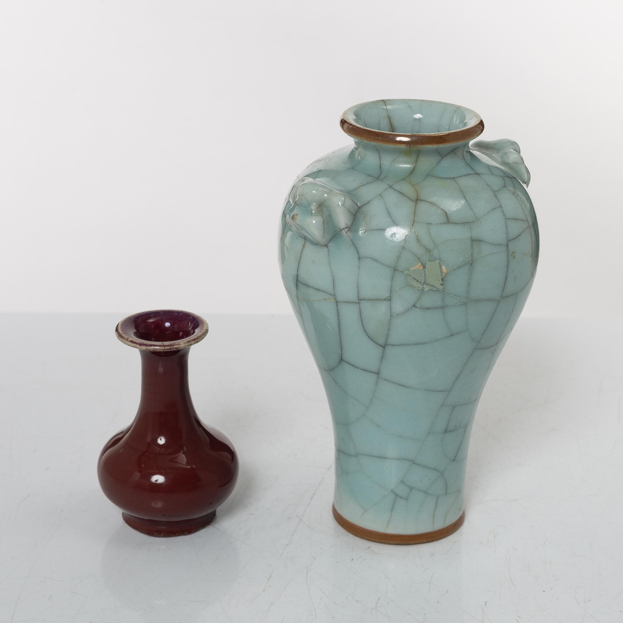 Two Chinese vases, Qing dynasty, 19th century.