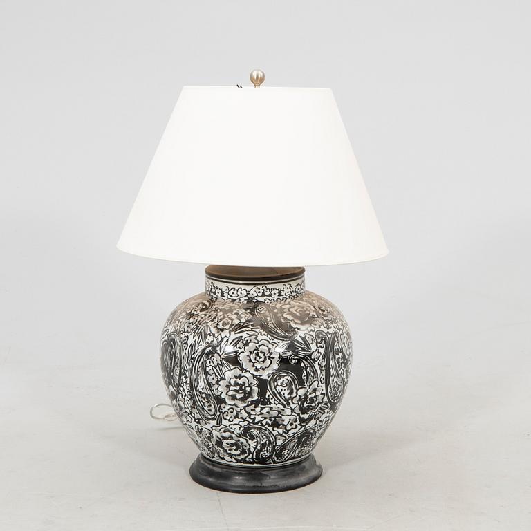 Ralph Lauren table lamp from the 21st century.