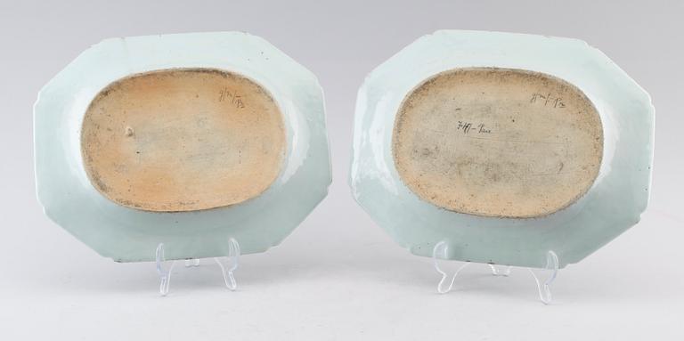 STEKFAT, 2 st, porslin, Kina, Qianlong 1736-1795.