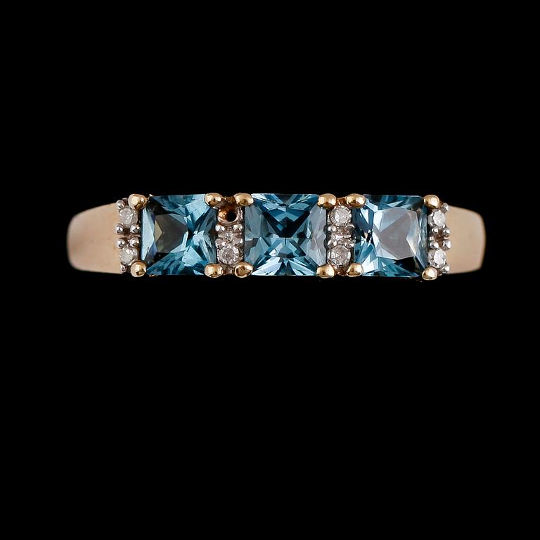 RING, 9 k guld med diamanter och blå stenar. Vikt ca 2 g.