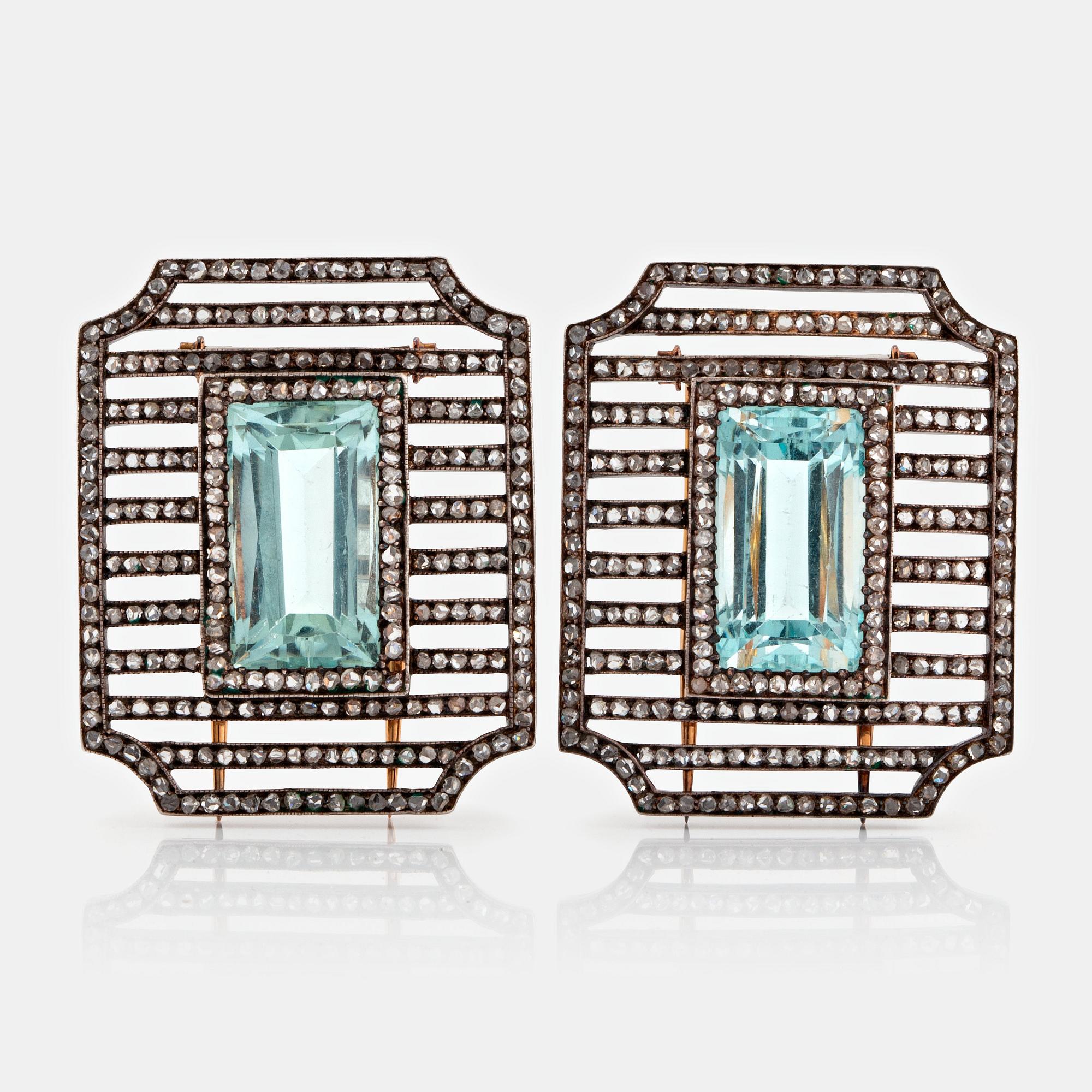 Fabergé, verkmästare Albert Holmström, dubbelclip, guld, akvamariner och diamanter, S:t Petersburg 1904-1912.