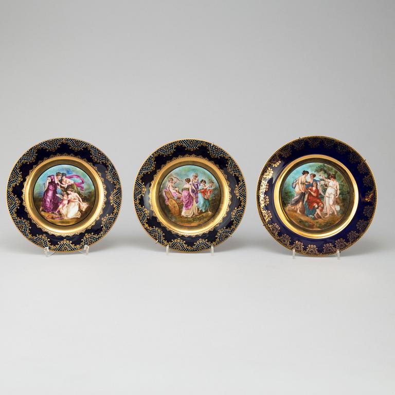 A Schlaggenwald and Berlin porcelaine service, 9 pieces. 19th/20th century.