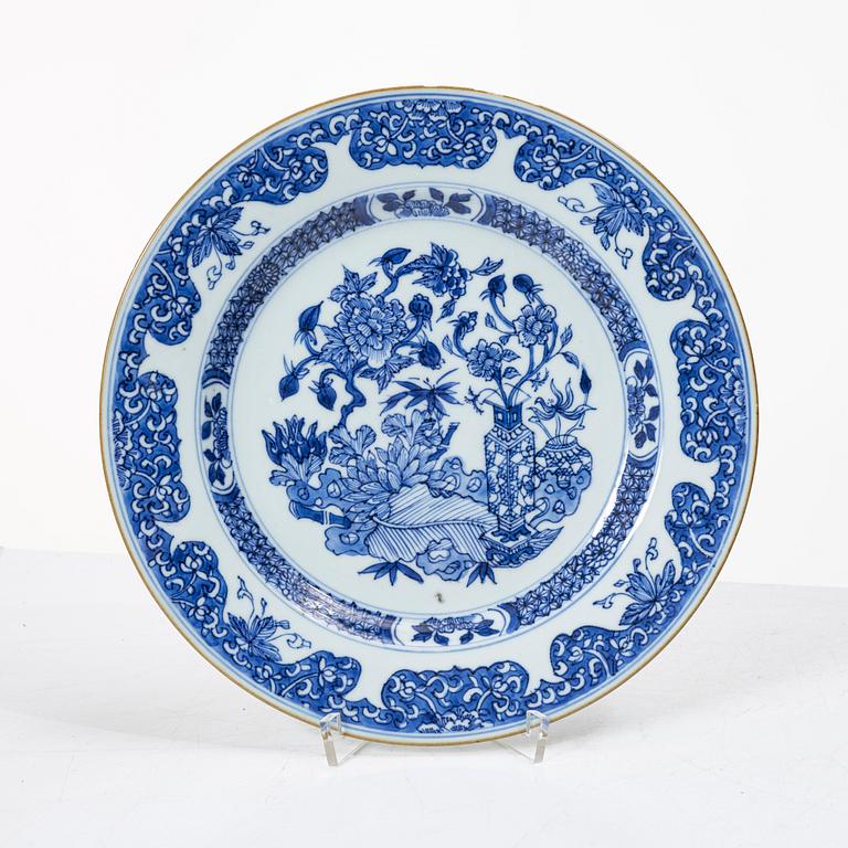 Tallrikar, 16 st, porslin, Kina, Qianlong (1736-95).