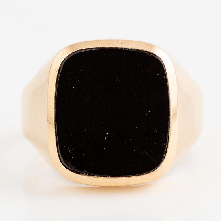 Ring, signet ring, 18K gold with onyx.