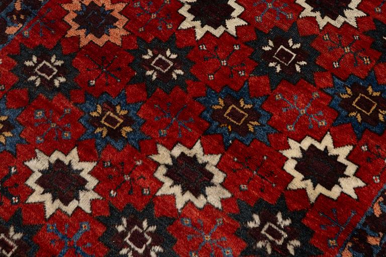 Matta, antik, sannolikt Turkmenistan, ca 113 x 93 cm.