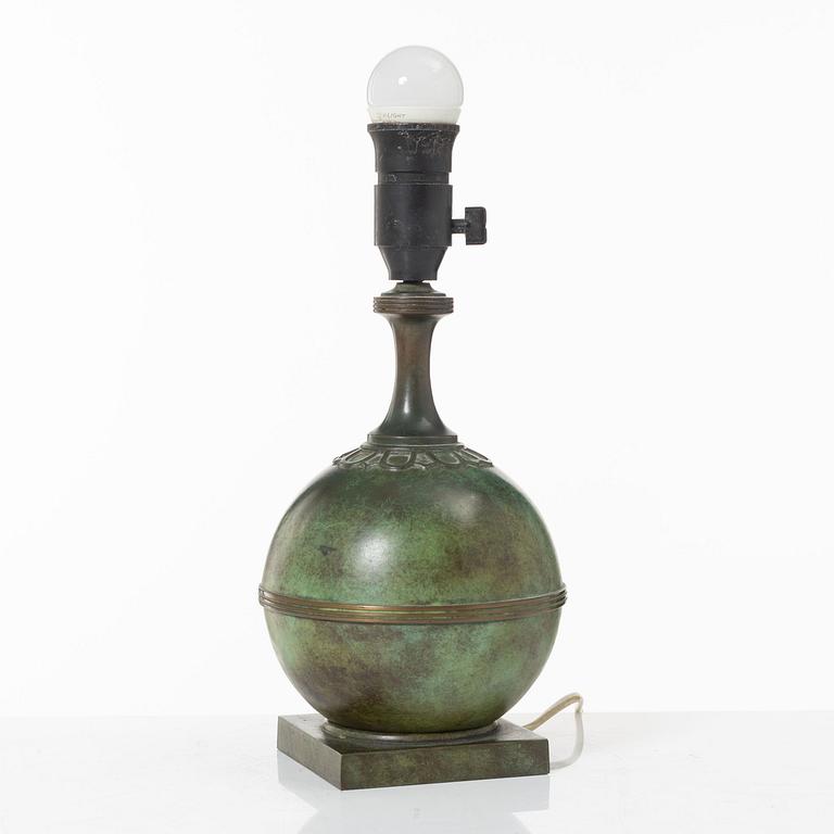 Guldsmedsaktiebolaget, a table lamp, 1930's.