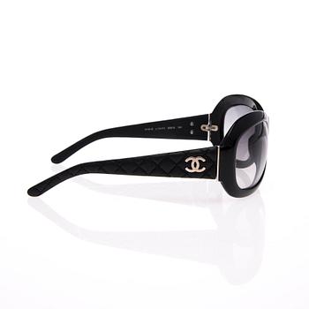 AURINKOLASIT, Chanel.