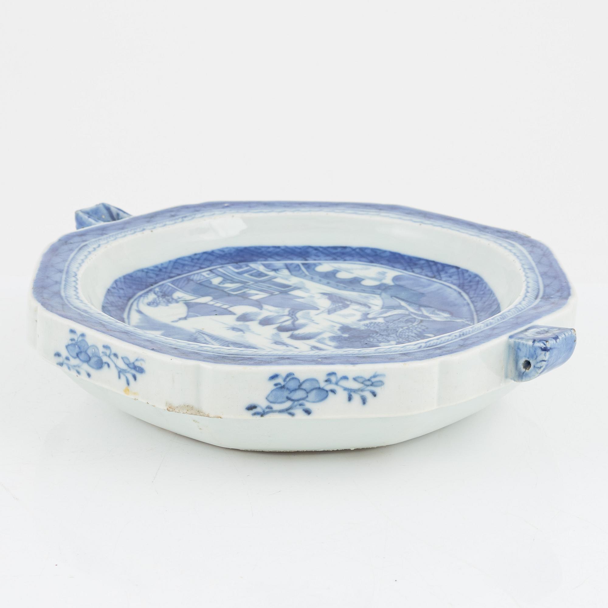 A blue and white hot water dish, Qing dynasty, Jiaqing (1796-1820).