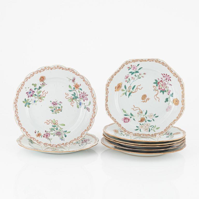 A set of eight famille rose dinner plates, Qing dynasty, Qianlong (1736-95).