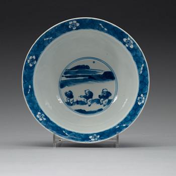 A blue and white bowl, Qing dynasty, with Kangxis six character mark and period (1662-1722).