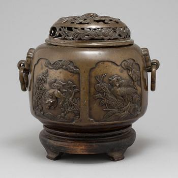 A large bronze censer with cover, Japan, Meiji (1868-1912).