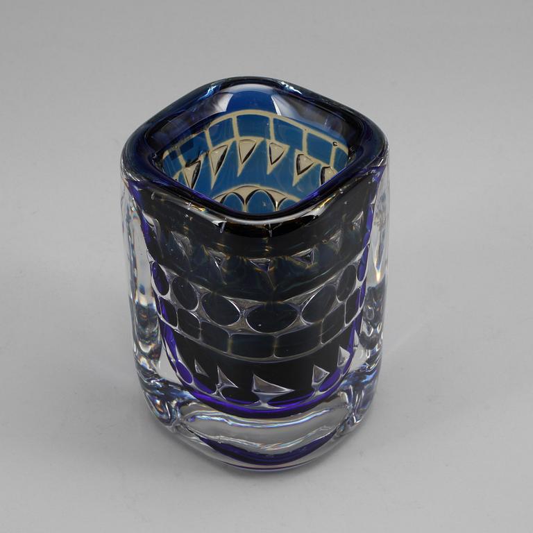 VAS, glas Ariel Ingeborg Lundin Orrefors 1971.