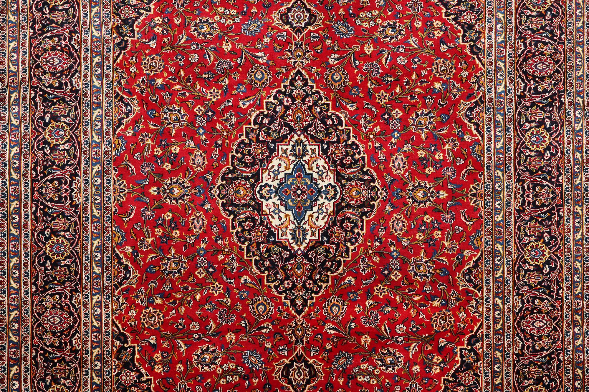 Matta, Keshan, ca 388 x 287 cm.