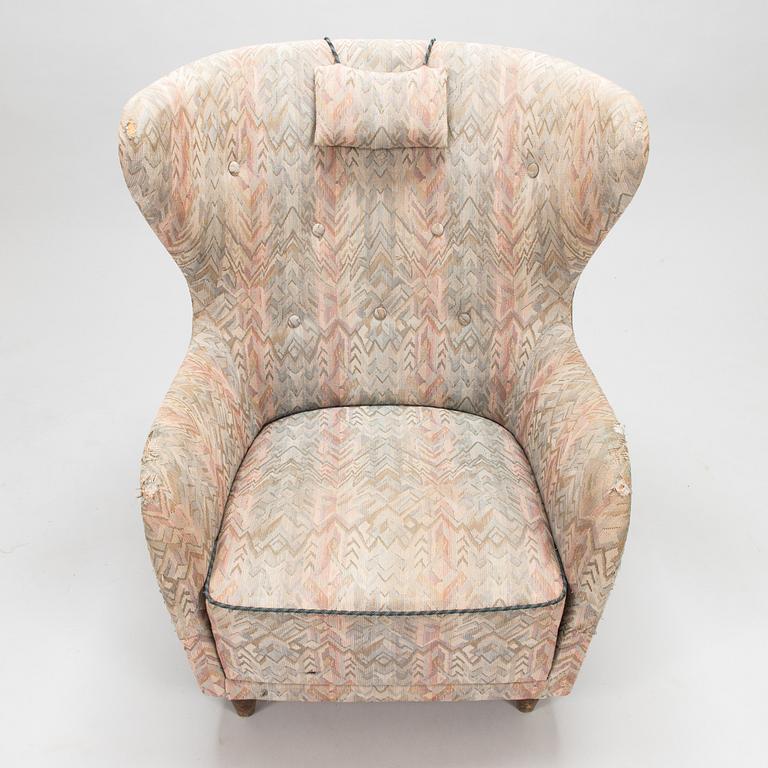 A mid-20th century armchair.