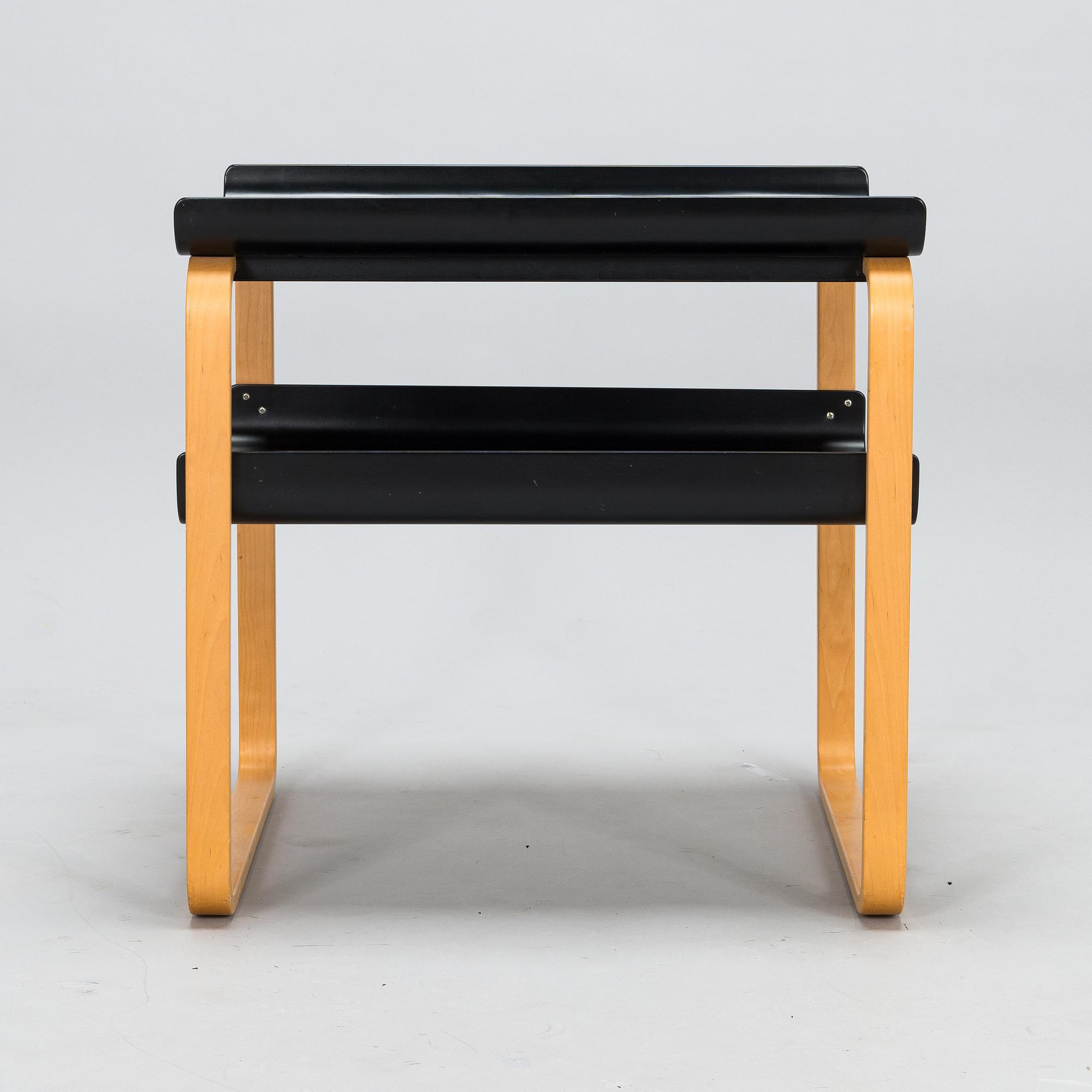 Alvar Aalto, sidobord, modell 915, Artek 2000-tal.