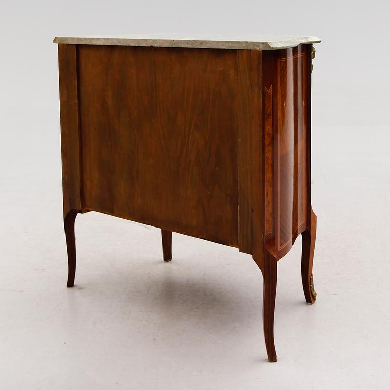 BYRÅ, rokokostil, 1900-talets första hälft.