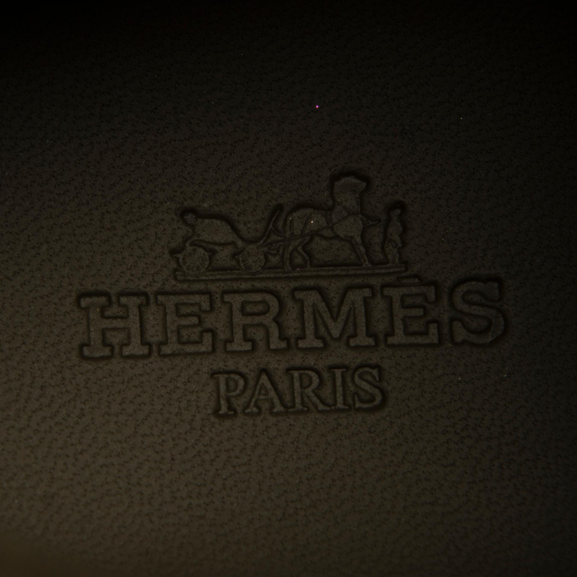 HERMÈS Miles Sneakers in size 42.5.