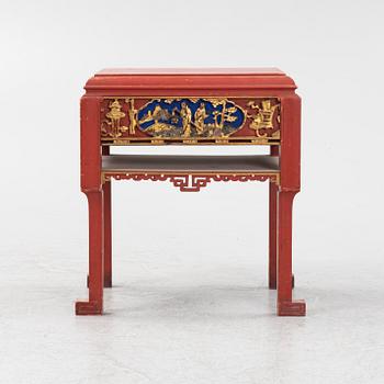 A small table with Chinese panels, 20th Century.
