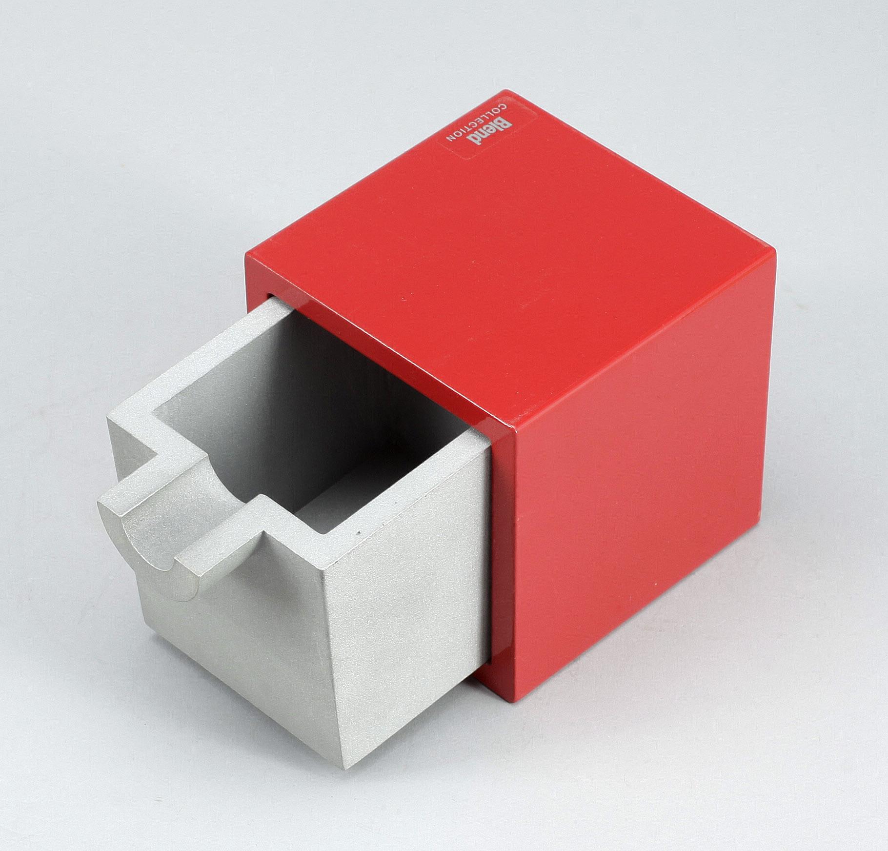 ASKKOPP, etikettmärkt Blend collection, design Aldo Rossi 1980-tal.