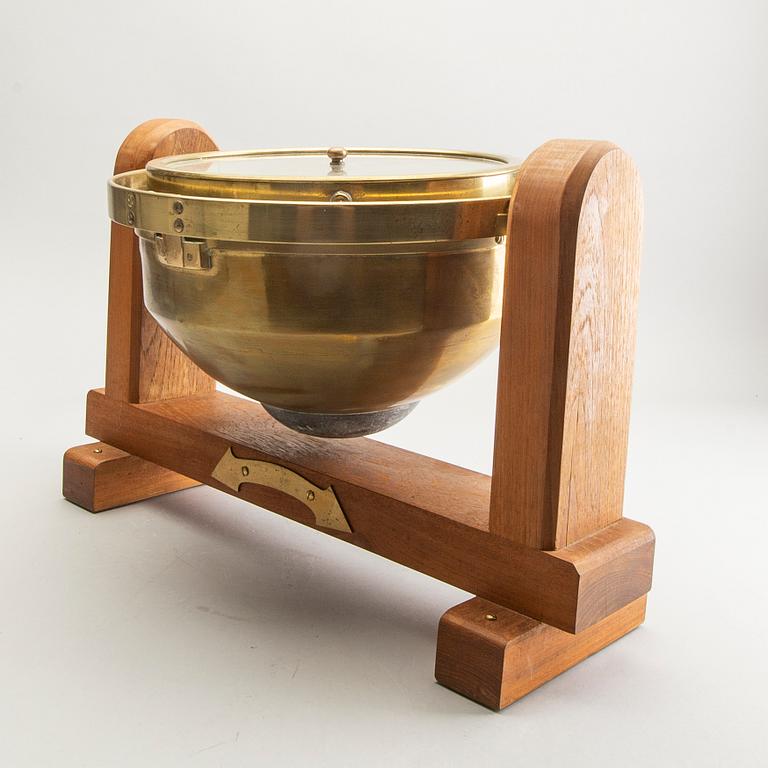 A brass ships compass, Glasgow, first half of the 20th century.