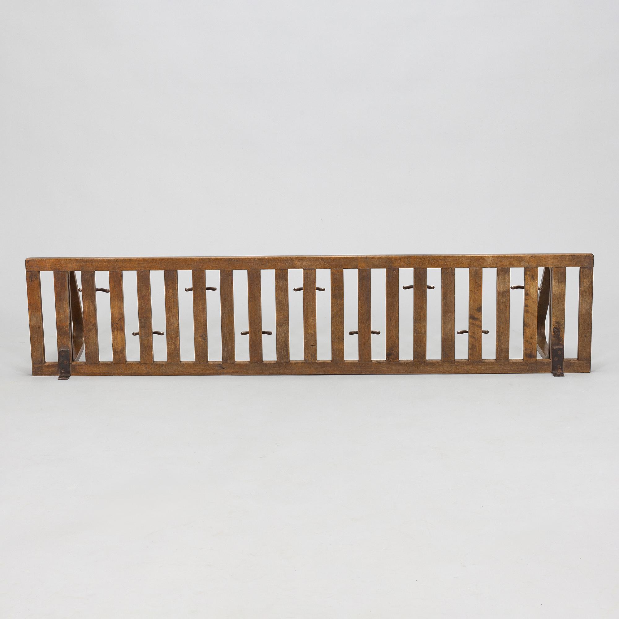 Alvar Aalto, hatthylla/ klädhängare, modell 113, O.Y. Huonekalu-ja Rakennustyötehdas A.B. 1930/1940-tal.