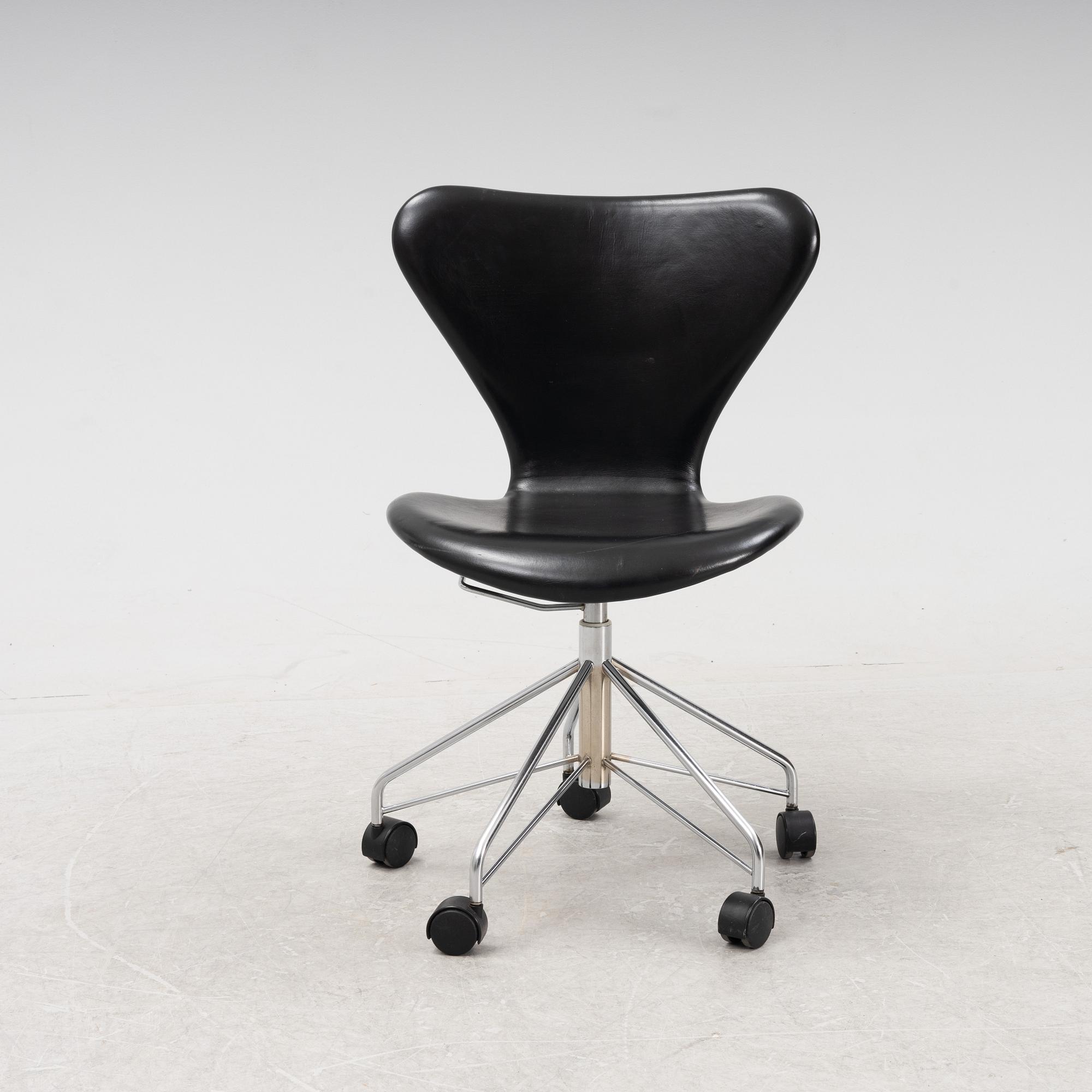 Arne Jacobsen, skrivbordsstol, 'Sjuan', Fritz Hansen, Danmark, 1980.