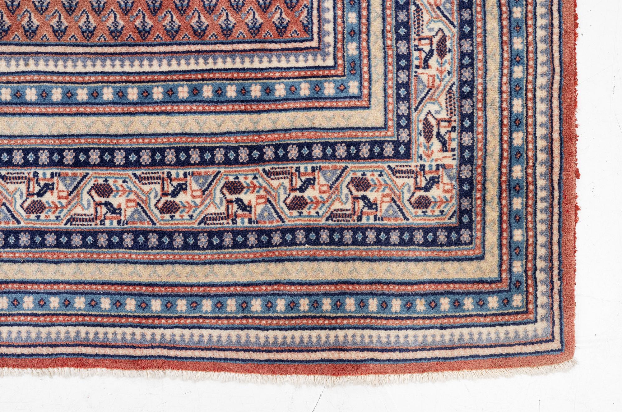 A Mahal carpet a. 324 x 239 cm.