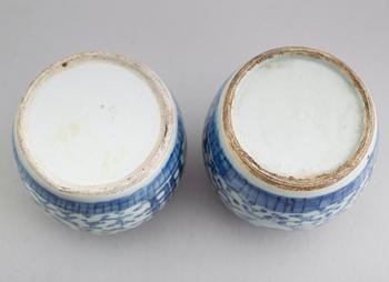 BOJANER, 2 st snarlika, porslin, Kina, 1800-tal.