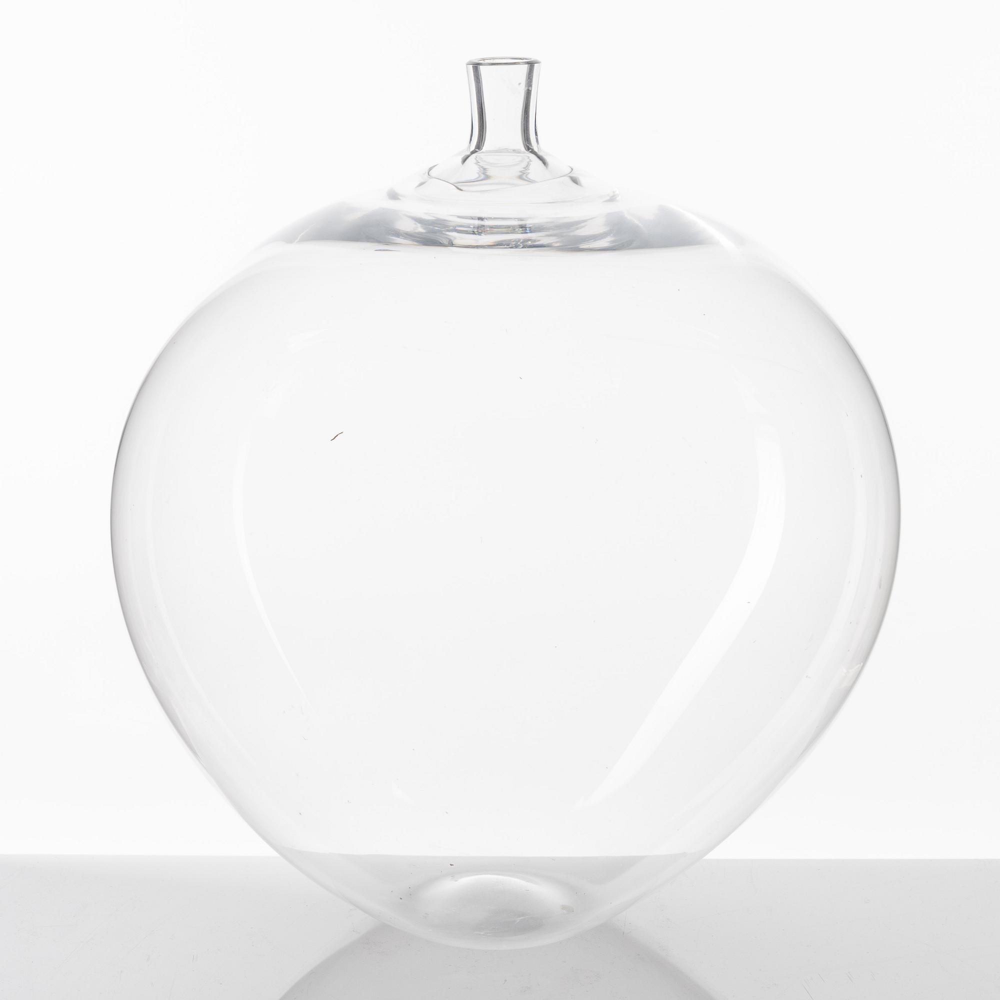 Ingeborg Lundin, an 'Äpplet' glass vase, Orrefors, 1987, signed.