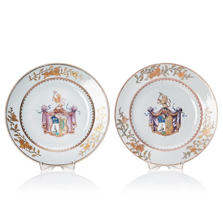 A pair of armorial dishes, Qing dynasty, Qianlong (1736-95).
