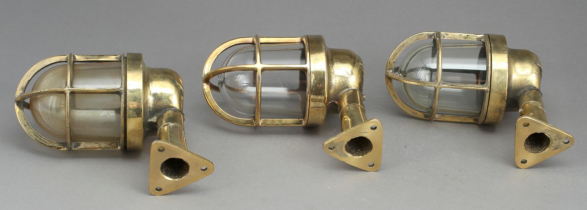 MÄSSBELYSNING, 1900-talets andra hälft. Mässing och glas.