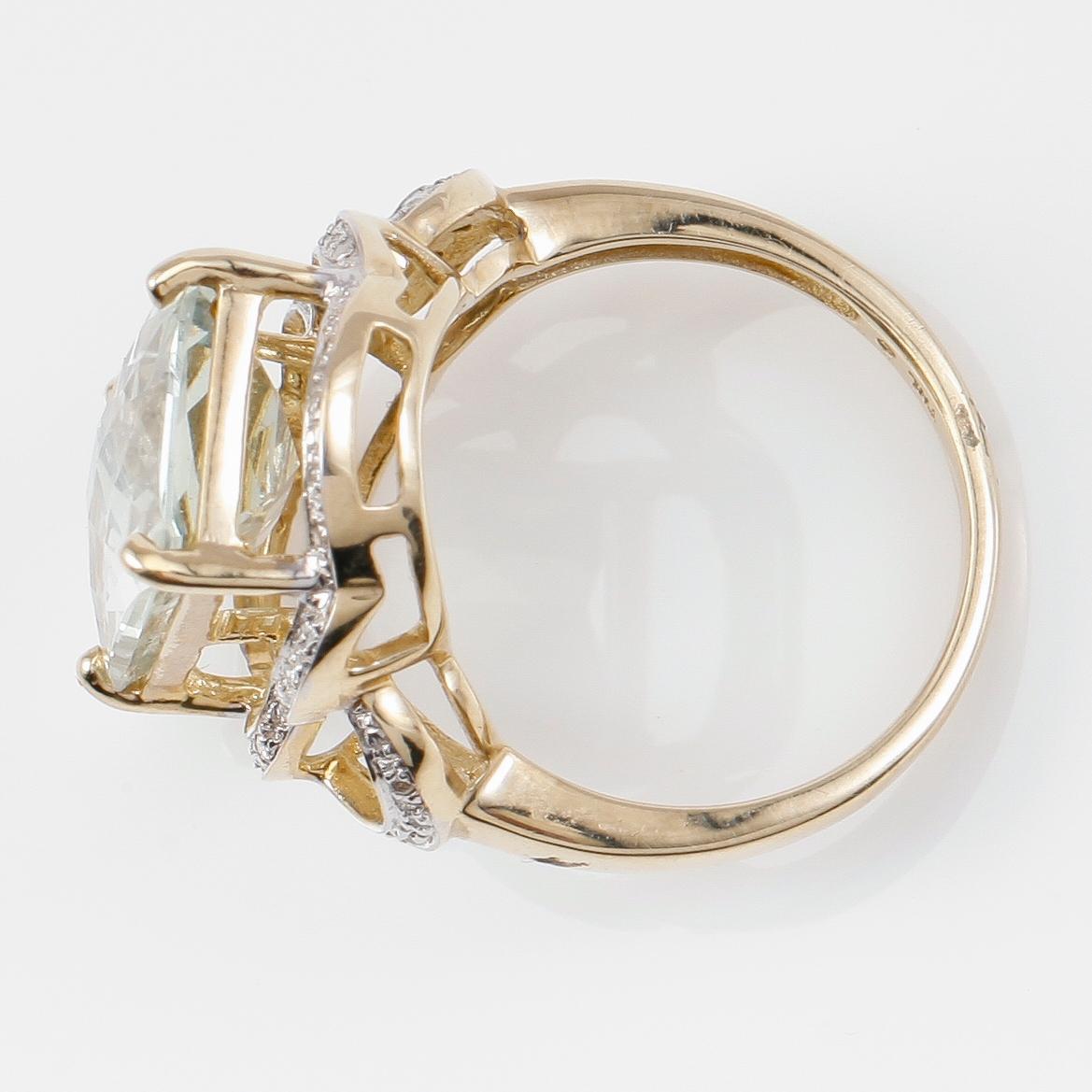 RING, 10K guld, mindre diamanter och grön kvarts.
