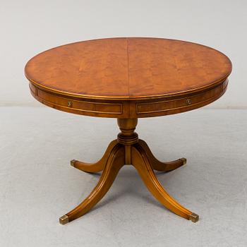 A yew dining table and 8 chairs, second half of the 20th century.